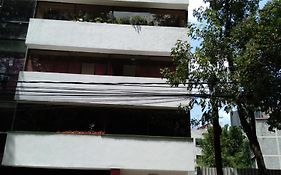 Charming Sunny Bedroom Overlooking Beautiful Amsterdam Avenue In Best Condesa Area